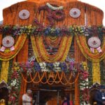 बदरीनाथ धाम की चोटियों पर बर्फबारी, श्रद्धालुओं के खिले चेहरे, निचले इलाकों में बढ़ी ठंड