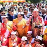 CM आवास पर होली का जश्न: चमोली के ‘रम्माण’ मुखौटा नृत्य ने जीता सबका दिल, लोक संस्कृति के रंगों में रंगे मुख्यमंत्री